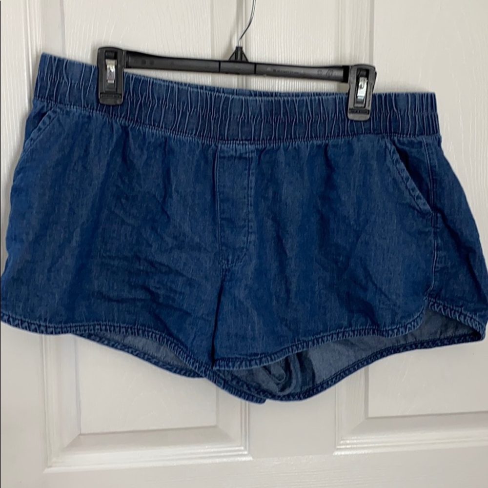Denim shorts with pockets